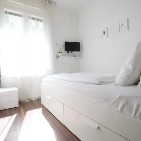 Standard By Hi5 - Nagymezo 11 * Budapest